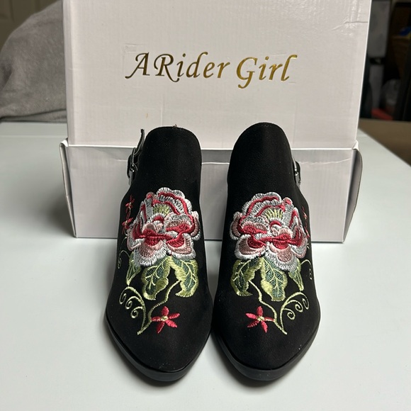 A Rider Girl Shoes - A Rider Girl Blossom Suede Black Low Heel
